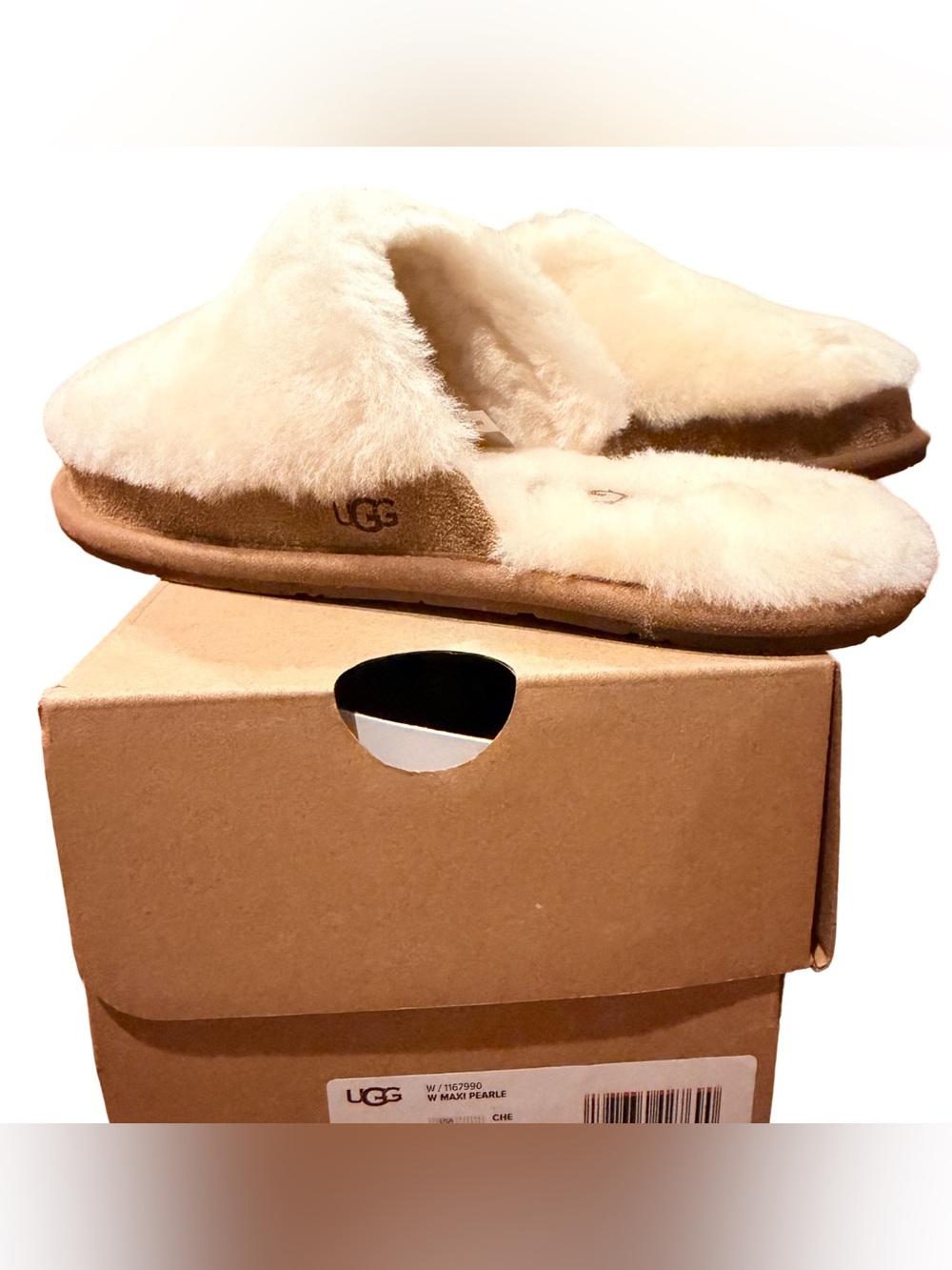 UGG Women's Maxi Pearle Tan
Slippers size 6 - BNWB